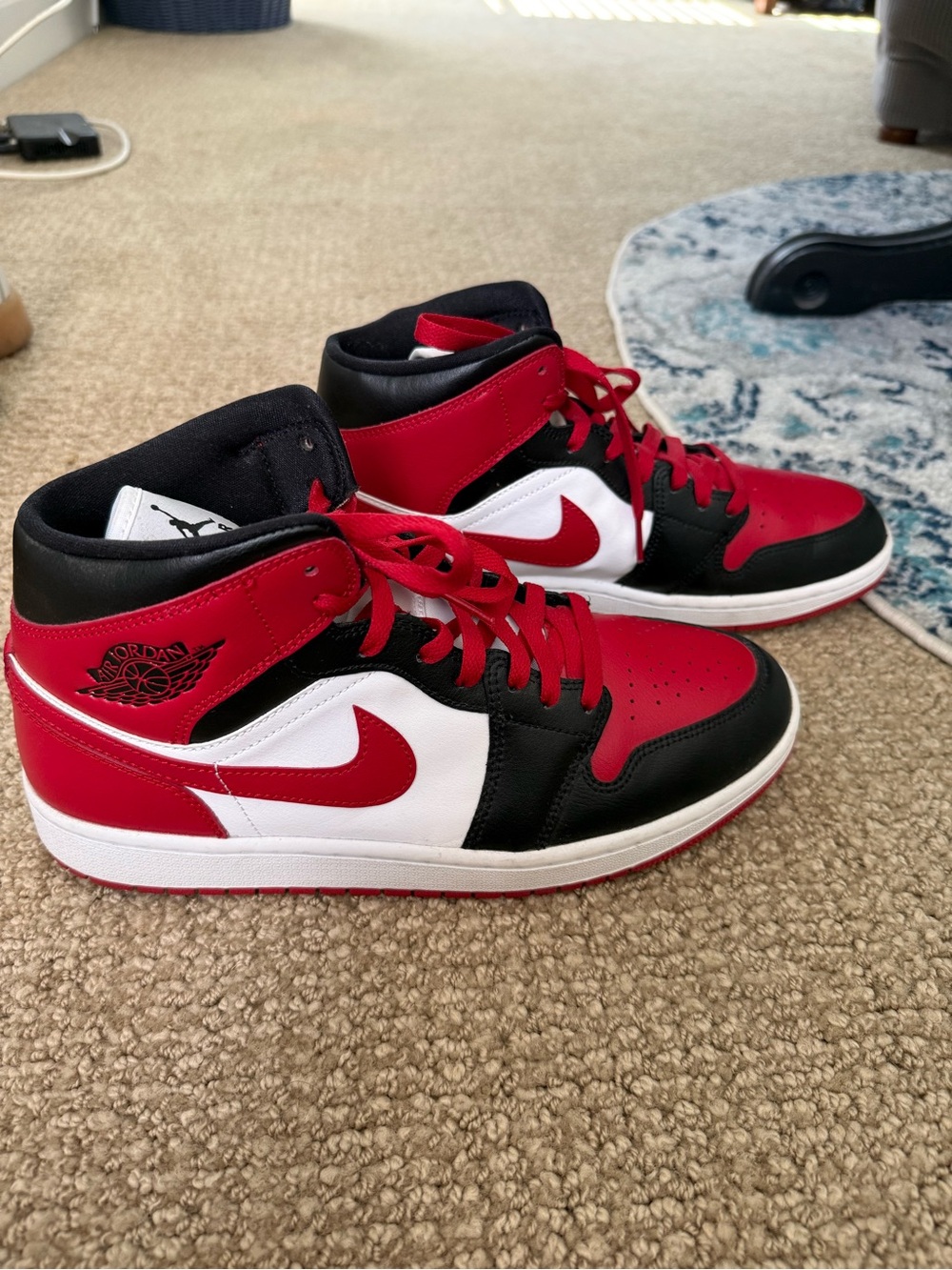 Air Jordan 1 Mid Alternate Bred Toe - Picture 4 of 7